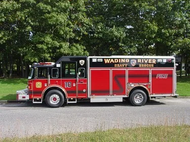 Driver-side full profile showing long side compartments and full body length.