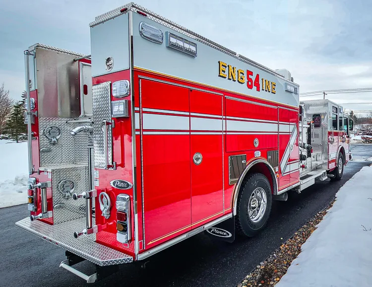 Rear-right profile showing side body and rear compartment area