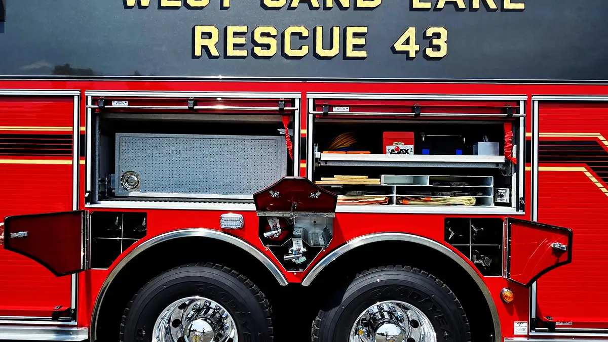 Body side lettering close-up showing unit number and stripe detail