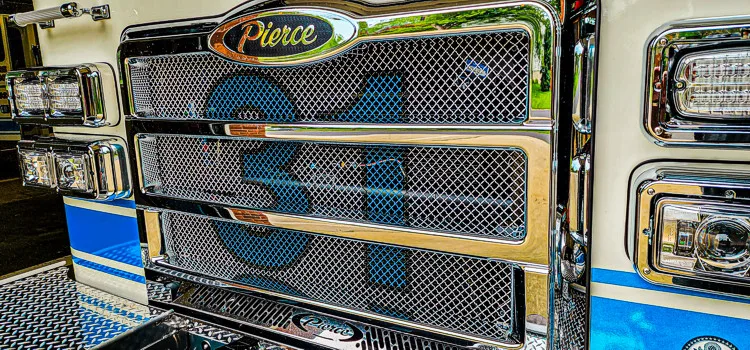 Pierce Enforcer Pumper exterior view, photo 3 of 57