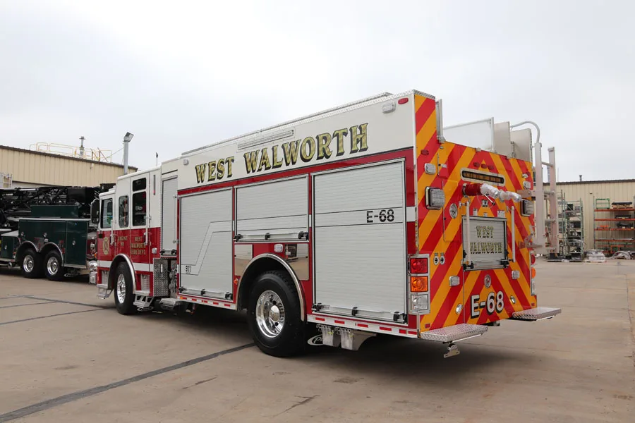 Rear-right exterior view showing chevrons and rear warning lights