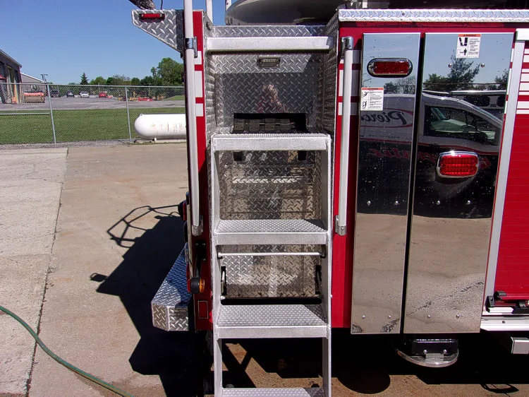 Pierce Velocity Aerial exterior view, photo 45 of 71