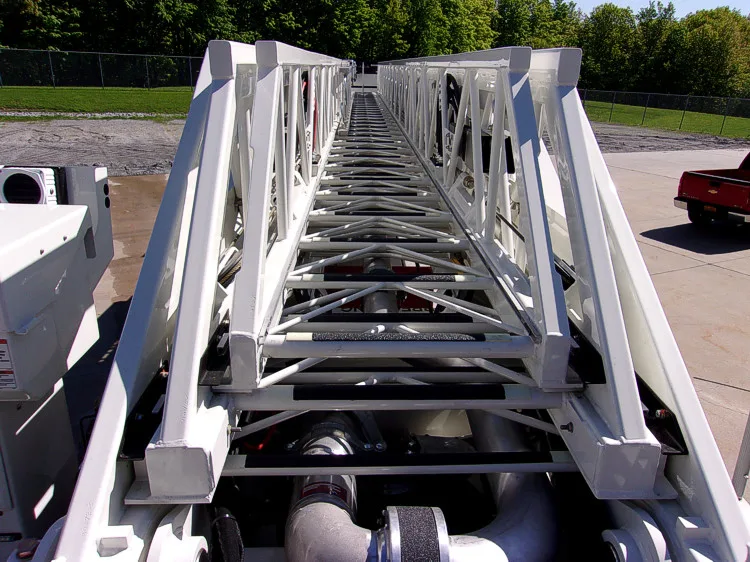 Pierce Velocity Aerial exterior view, photo 48 of 71