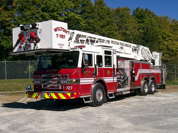 Pierce Velocity Aerial exterior view, photo 5 of 71