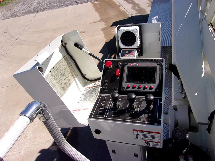 Pierce Velocity Aerial exterior view, photo 49 of 71