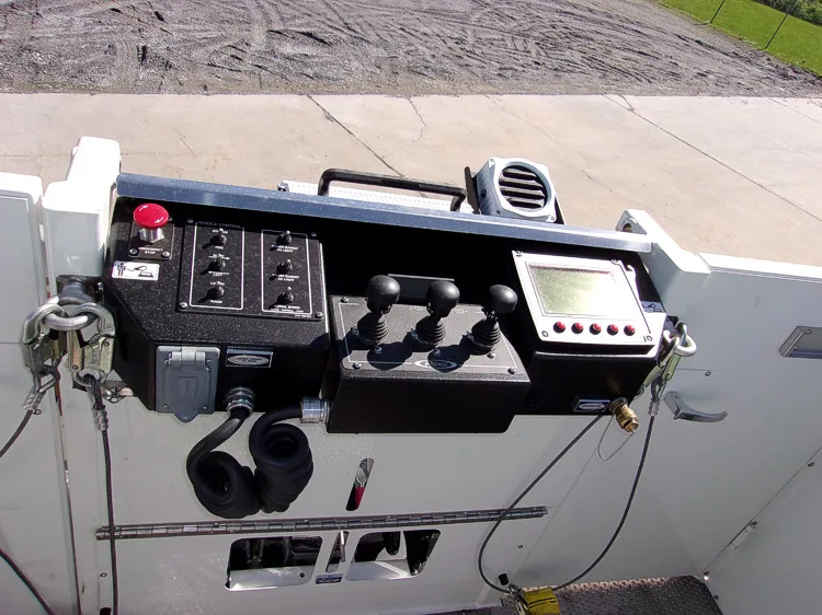 Pierce Velocity Aerial exterior view, photo 56 of 71