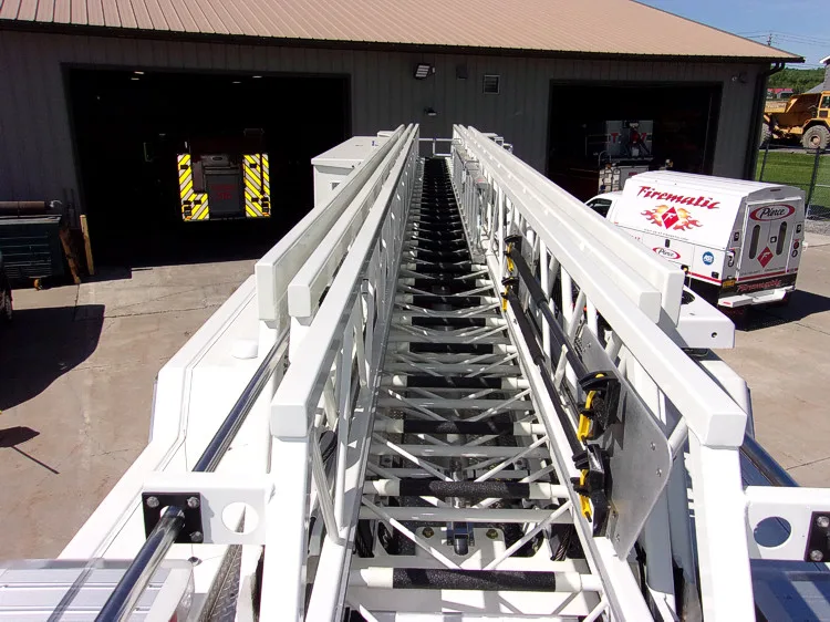 Pierce Velocity Aerial exterior view, photo 64 of 71