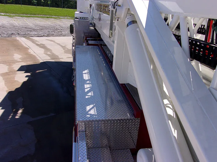 Pierce Velocity Aerial exterior view, photo 66 of 71