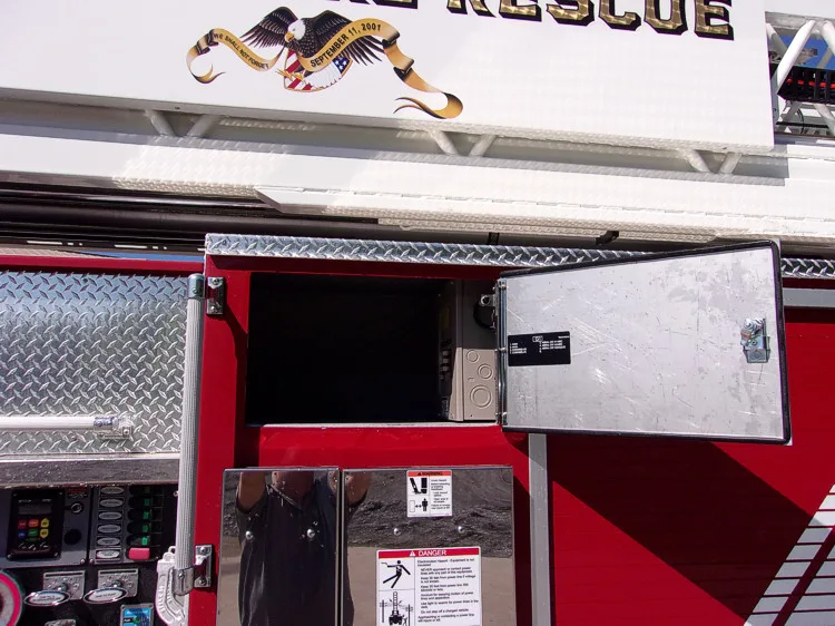 Pierce Velocity Aerial exterior view, photo 8 of 71