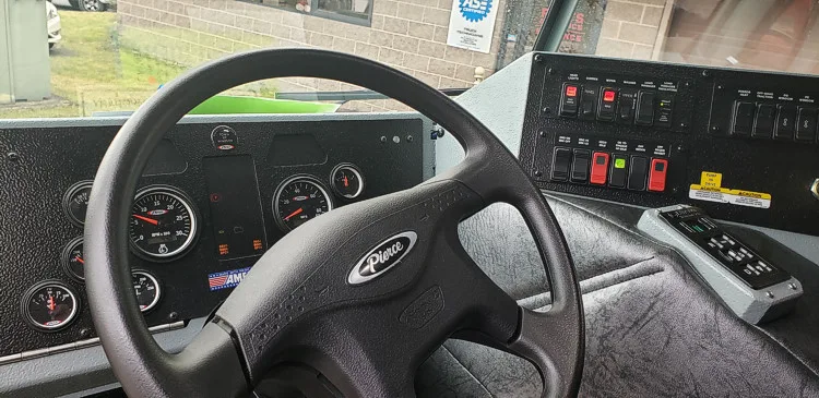 Pierce Arrow Pumper exterior view, photo 34 of 36