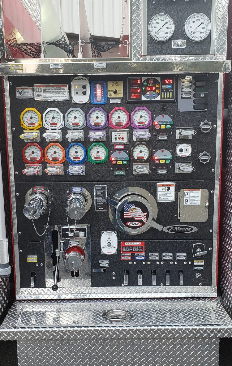 Pierce Arrow Pumper exterior view, photo 26 of 36