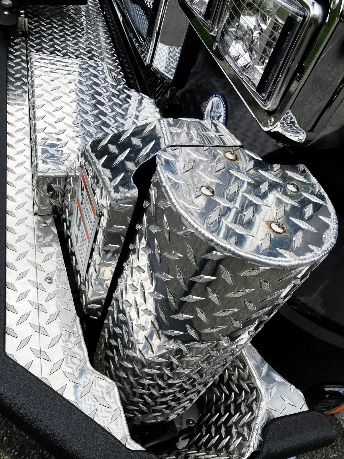 Open side body close-up showing upper grab rail and ladder base structure