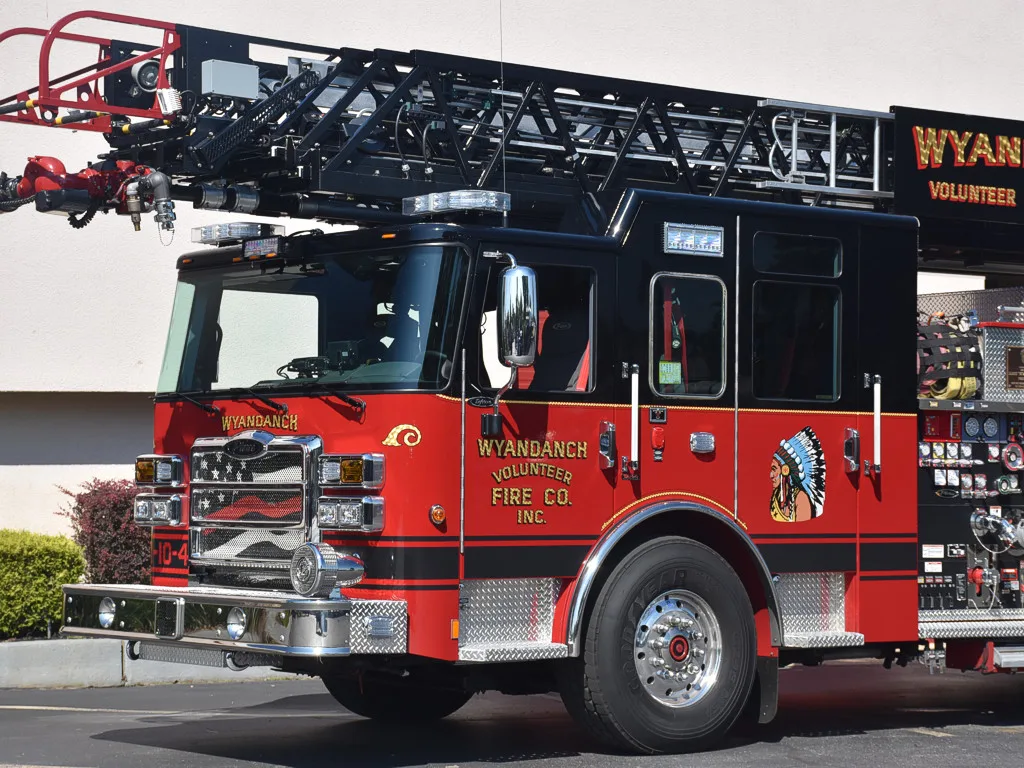 Front-left close exterior view showing ladder base and upper body section