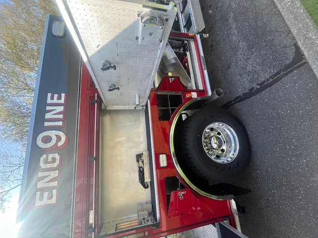 Open compartment with slide-out tool tray and cordless rescue tools